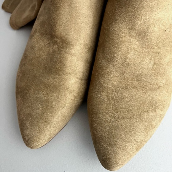 Steve Madden
Color - Celene Tan
Faux Suede
Size - 7.5 - Picture 4 of 8
